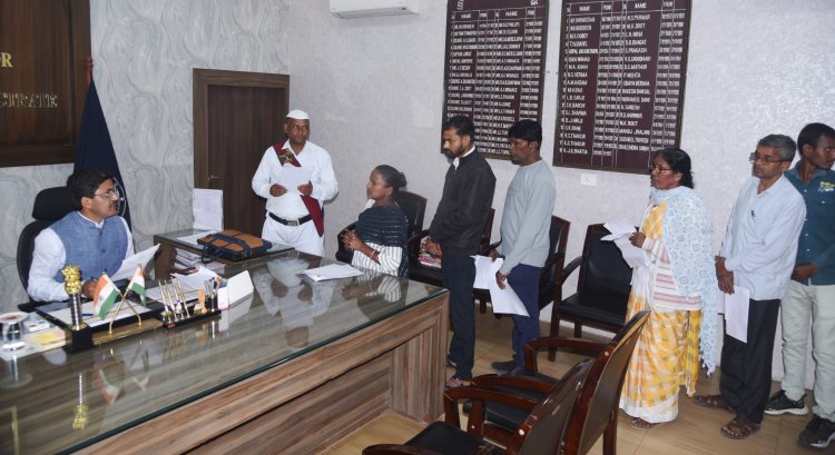 *जन दर्शन :कलेक्टर ने सुनी लोगों की समस्याएं, दिए जल्द निराकरण के निर्देश*