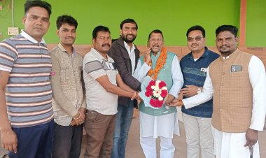 *मुंगेली जिला कांग्रेस कमेटी के अध्यक्ष बने घनश्याम वर्मा,नवनियुक्त जिलाध्यक्ष का किया गया भव्य स्वागत*