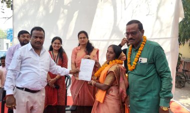 *जिला पंचायत के नवनिर्वाचित सदस्यों को प्रदान किया गया प्रमाण पत्र*