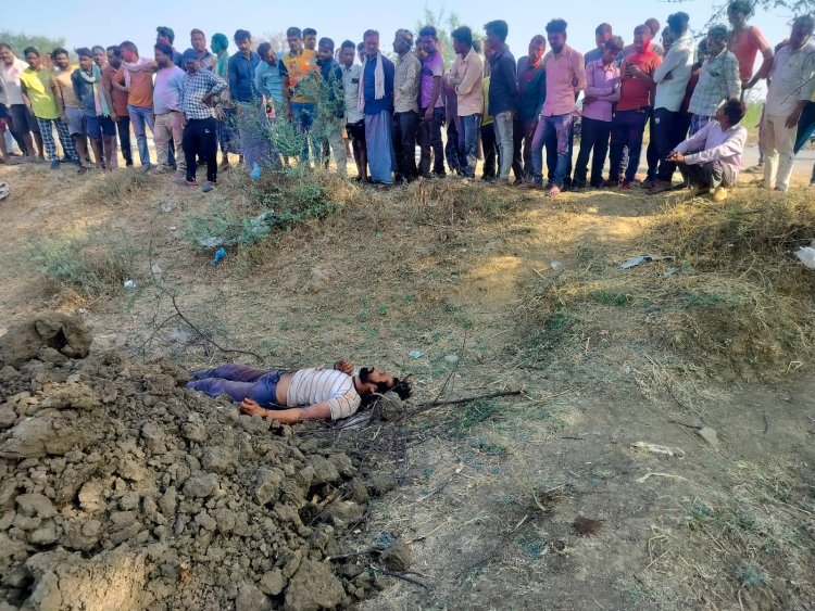 होली त्यौहार मे गुड़ फैक्ट्री पर पेन्ट की जेब से पैसा निकालने की बात क़ो लेकर युवक की हत्या करने वाले आरोपियो क़ो पुलिस ने किया गिरफ्तार