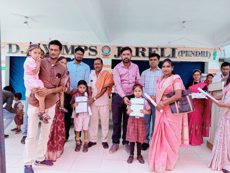 *डीएवी विद्यालय में किंडरगार्डन वर्ग के लिए ग्रेजुएशन डे पर किया गया आयोजन