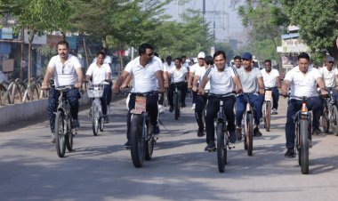 फिट इंडिया मिशन साइकिलिंग अभियान के तहत मुंगेली पुलिस द्वारा सायकल चलाकर शारीरिक रूप से फिट रहने हेतू  किया गया जागरूक