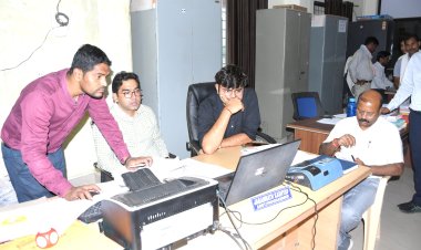 *कलेक्टर ने खाद्य शाखा का किया आकस्मिक निरीक्षण*  *राशन कार्ड निर्माण प्रक्रिया की ली जानकारी