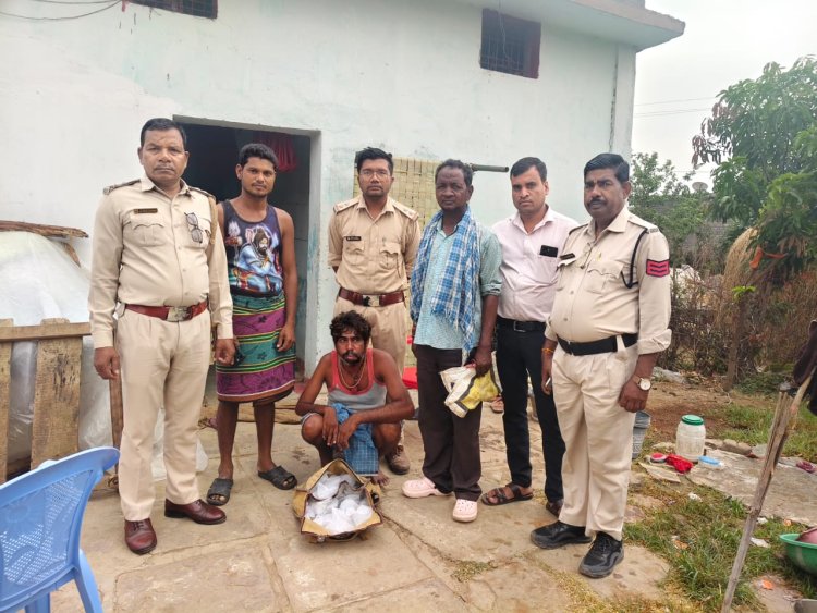 *खम्हरिया में आबकारी विभाग की बड़ी कार्रवाई : 14.50 लीटर कच्ची शराब और 195 किलोग्राम महुआ लाहन जब्त