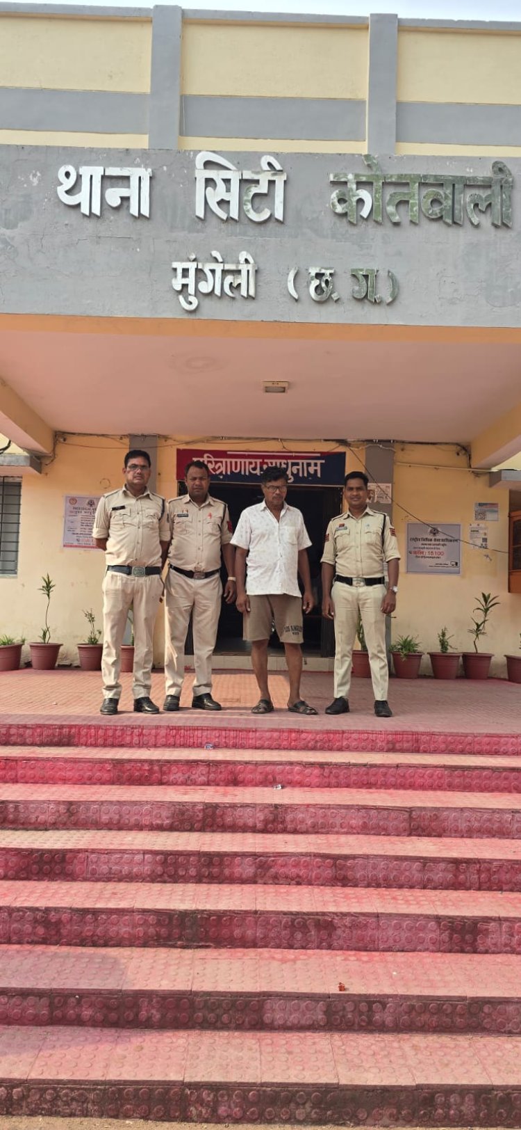 सार्वजनिक स्थान पर सट्टा-पट्टी लिखते हुये  एक आरोपी को पुलिस ने किया  गिरफ्तार