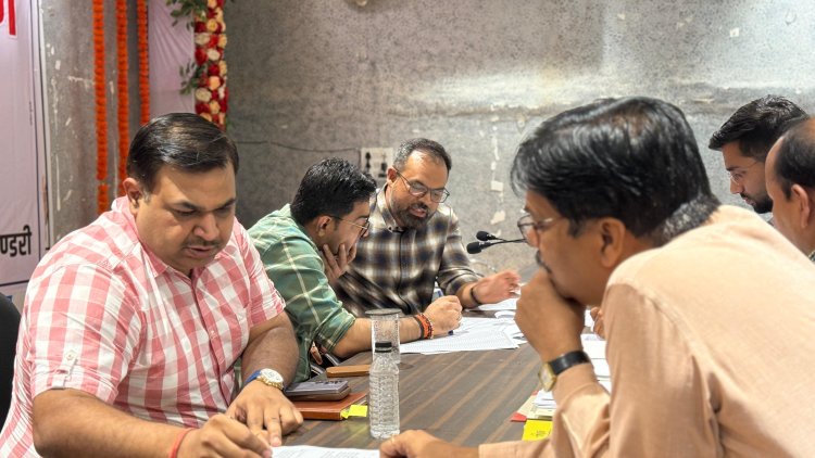*कलेक्टर ने युक्तियुक्तकरण के संबंध में अधिकारियों के ली बैठक*  *प्राथमिक शाला के लिए 02 जून एवं पूर्व माध्यमिक शाला, हाई स्कूल और हायर सेकेंडरी के लिए 03 जून को होगा काउंसलिंग*