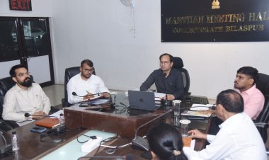 *ट्रांसफर के बाद नए स्थल पर उपस्थिति नहीं देने वाले कर्मचारियों का वेतन रोकने कलेक्टर ने दिए निर्देश,टीएल मीटिंग में की योजनाओं की समीक्षा*