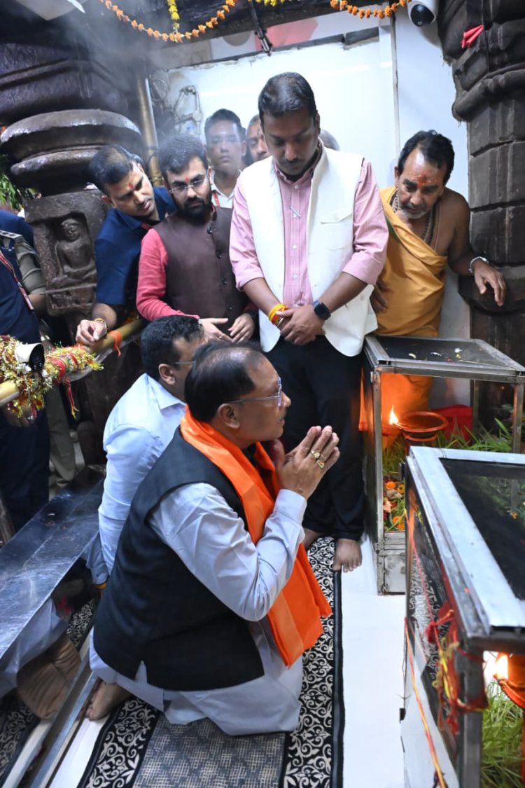*मुख्यमंत्री विष्णु देव साय पहुंचे रतनपुर, महामाया मंदिर में की पूजा अर्चना*
