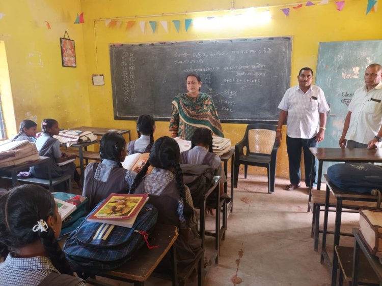 बीईओ ने किया विभिन्न स्कूलों का औचक निरीक्षण, प्रधान पाठक को कारण बताओ नोटिस जारी