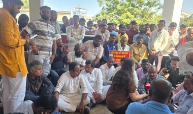 लालपुर के निस्तारी तालाब को लेकर पंकज शर्मा के साथ लालपुर निवासियों ने कलेक्टर को ज्ञापन सौंपा