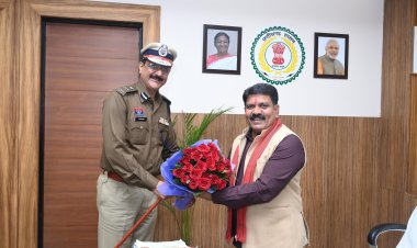 *रायपुर के नवनियुक्त प्रथम पुलिस कमिश्नर संजीव शुक्ला ने उपमुख्यमंत्री विजय शर्मा से की सौजन्य भेंट*