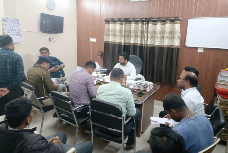 *बोर्ड परीक्षा को लेकर एसडीएम ने ली डीजे एवं धुमाल संचालकों की बैठक*