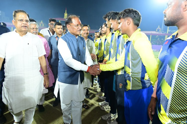 *रघुराज स्टेडियम में हो रहे टी,-20 क्रिकेट के फ़ाइनल मैच में शामिल हुए मुख्यमंत्री विष्णुदेव साय: छत्तीसगढ़ क्रिकेट संघ और खड़कपुर के बीच खेला गया फाइनल मैच*