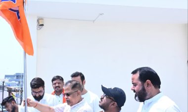 *भाजपा स्थापना दिवस: विधायक अमर अग्रवाल ने किया ध्वजारोहण, कार्यकर्ताओं को दिया राष्ट्र सेवा का संदेश*