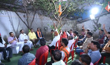 *बिलासपुर के वार्डों में गूंजा 'बस्ती चलो अभियान' का नारा, विधायक अमर अग्रवाल का हुआ भव्य स्वागत*, विकास की नीतियों और मोदी की गारंटी से वार्डवासियों को कराया अवगत, *जनसंवाद के दौरान उमड़ा भारी जनसमूह*