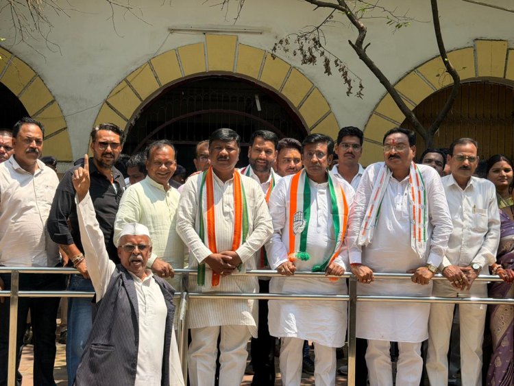 बीरगांव नगर निगम क्षेत्र में गैस सिलेंडर वितरण की तिथी 25 दिन किये जाने के लिये कांग्रेसजनों ने कलेक्टर को ज्ञापन सौंपा