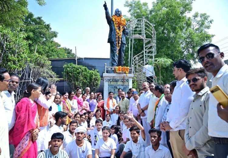 *संविधान निर्माता भीम राव आबेडकर को  भाजपा ने किया नमन, केंद्रीय मंत्री, उप मुख्यमंत्री सहित भाजपा पदाधिकारी रहे मौजूद*