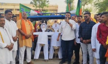 *लगातार चुनावी पराजय के कारण कांग्रेस नेता की भाषा और व्यवहार में हताशा झलक रही है- ऋषभ चतुर्वेदी*,भाजयुमो ने फूंका राहुल गांधी और दीपक बैज का पुतला*