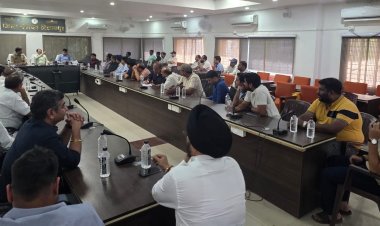 *कोयला डिपो में गड़बड़ी पर सख्ती, अवैध गतिविधियों पर होगी कड़ी कार्रवाई, कलेक्टर - एसपी ने ली कोल डिपो संचालकों की बैठक, गुणवत्ता से से समझौता नहीं करने की सख्त चेतावनी*