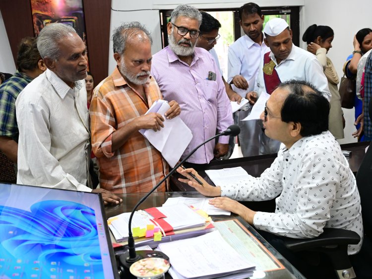 *जनदर्शन में 103 आवेदनों पर हुई सुनवाई, कलेक्टर ने शिकायतों के त्वरित निराकरण के दिए निर्देश*,पीएम आवास राशि गबन, पेयजल संकट, अतिक्रमण, अवैध खनन और राजस्व मामलों पर प्रशासन ने दिखाई गंभीरता