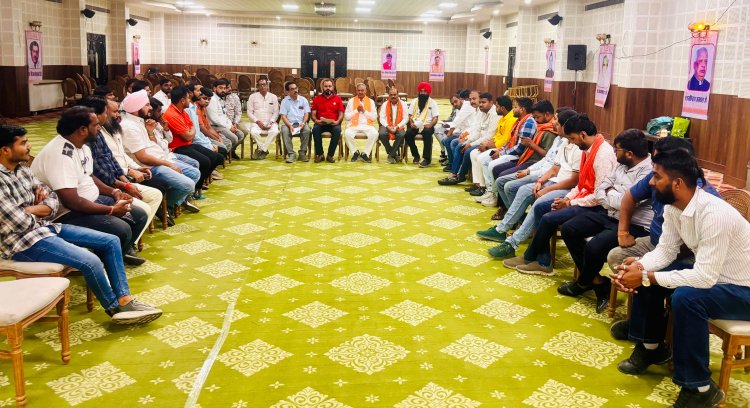 *पं. दीनदयाल उपाध्याय प्रशिक्षण महाअभियान की तैयारी को लेकर भाजपा की बैठक आयोजित*योग आयोग अध्यक्ष रूपनारायण सिन्हा हुए शामिल