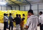 *किसानों को महंगा खाद बेचने वाले पर की गई कार्रवाई, उर्वरक विक्रय पर रोक के साथ ही कारण बताओ नोटिस जारी*