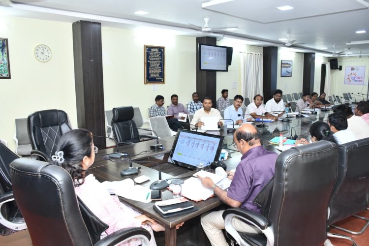 *राजस्व कार्यों में तेजी लाने दिए सख्त निर्देश*,नक्शा बट्टांकन, एग्रीस्टेक, फार्मर आईडी सहित राजस्व के कार्यों को मिशन मोड में पूरा करने पर दिया जोर,*राजस्व विभाग की समीक्षा बैठक आयोजित*