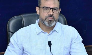 *जरहागांव करंट से मौत के मामले पर कलेक्टर ने लिया संज्ञान : आपात बैठक बुलाकर विस्तृत जांच के दिए निर्देश  *डॉक्टर की अनुपस्थिति पर जताई नाराजगी*  *सीएमएचओ और बीएमओ को नोटिस, जरहागांव अस्पताल में तत्काल डॉक्टर पदस्थ करने के दिए निर्देश*