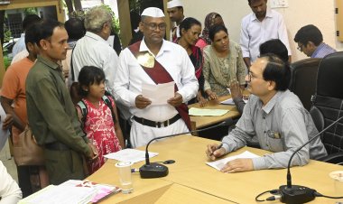 *कलेक्टर ने जनदर्शन में सुनी लोगों की समस्याएं : शासकीय राशि के दुरूपयोग, अवैध कब्जा, नया ट्रांसफार्मर लगाने, सौंपा ज्ञापन*,अधिकारियों को दिए त्वरित निराकरण के निर्देश*