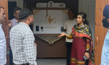 *निर्माणाधीन ग्रेन एटीएम का खाद्य संचालक ने किया निरीक्षण, गुणवत्ता एवं समय-सीमा में कार्य पूर्ण करने के दिए निर्देश,अन्नपूर्णा' ग्रेन एटीएम से हितग्राहियों को त्वरित मिलेगा राशन* 