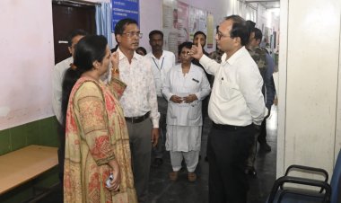 *कलेक्टर संजय अग्रवाल ने जिला अस्पताल का किया औचक निरीक्षण :, समय पर ओपीडी मे नहीं मिले कुछ डाक्टरो को फोन कर लगाई फटकार,डॉक्टरों को समयपालन और बेहतर इलाज के दिए निर्देश*