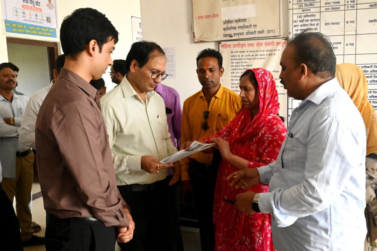 *औचक निरीक्षण पर तहसील कार्यालय पहुंचे कलेक्टर : राजस्व प्रकरणों के समयबद्ध निराकरण पर दिखाई सख्ती, नक्शा बटांकन और सीमांकन को प्राथमिकता देने के निर्देश*