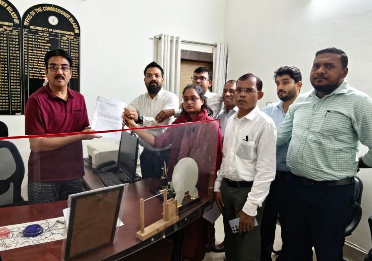 *सर्पदंश राहत प्रकरणों में निर्दोष अधिकारियों के संरक्षण की मांग : प्रशासनिक सेवा संघ ने मुख्यमंत्री के नाम संभागायुक्त को सौंपा ज्ञापन*