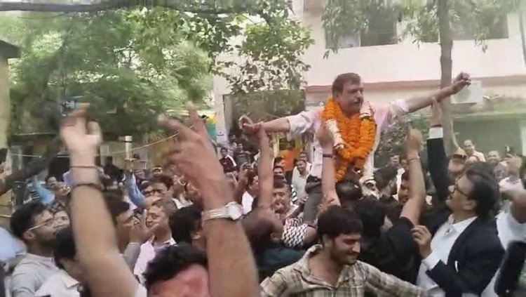 *जिला अधिवक्ता संघ चुनाव : अनुराग बाजपई  की शानदार जीत, देर शाम जारी हुए नतीजे,अनुराग बोले अधिवक्ता साथियो के हित मे लिए जायेंगे बड़े निर्णय*
