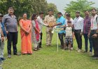 *एक पेड़ माता-पिता के नाम" संकल्प के साथ श्रीसूर्या पुष्पा फाउंडेशन का विशाल वृक्षारोपण संपन्न, थाना प्रभारी दामोदर मिश्रा सम्मानित,,विभिन्न सामाजिक संगठनों के पदाधिकारी भी हुए शामिल*