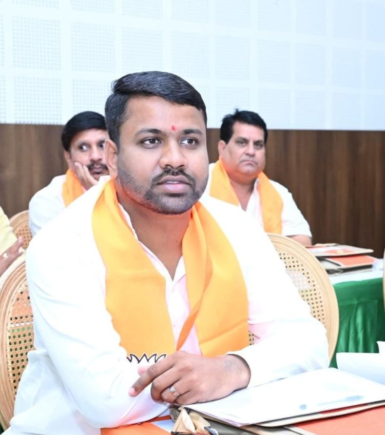 *भाजपा मे युवा नेताओं को बड़ी जिम्मेदारी : भाजयुमो बिलासपुर मध्य मंडल के प्रभारी बनाए गए महर्षि बाजपेयी*